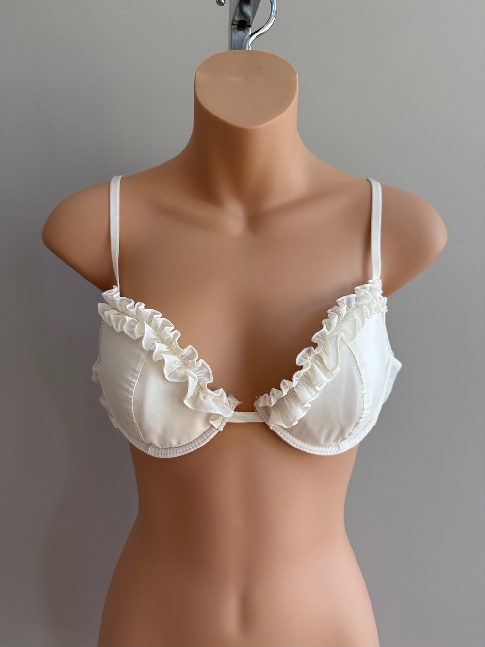 Ruffled Satin Underwire Bra - Ivory Size 34C